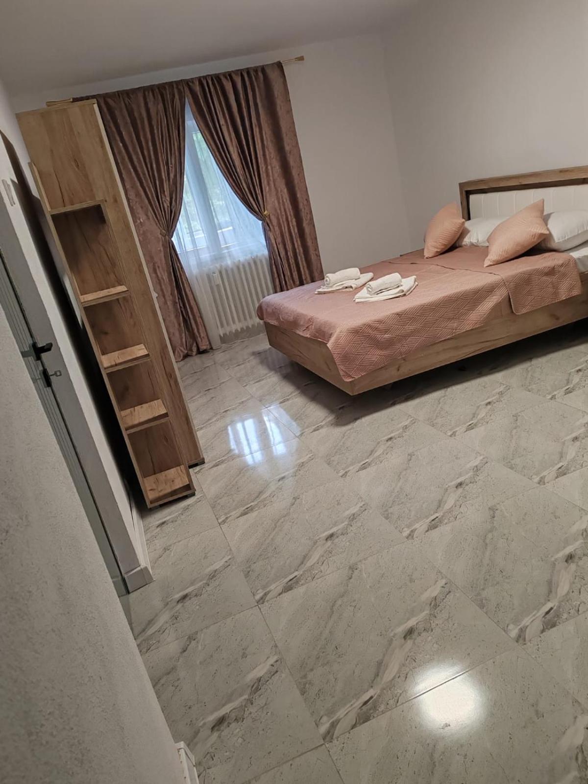 Apartmán Garsoniera G3 Craiova Exteriér fotografie