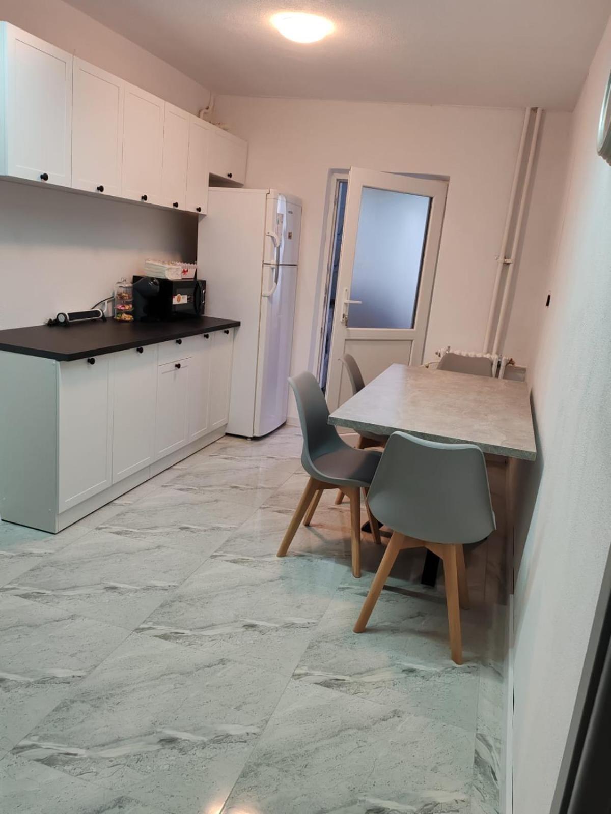 Apartmán Garsoniera G3 Craiova Exteriér fotografie